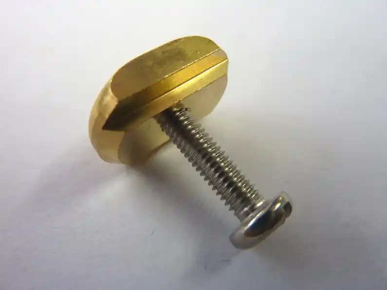Finale Aktion M4 x 20 mm Messing + V2A-Schraube M4
