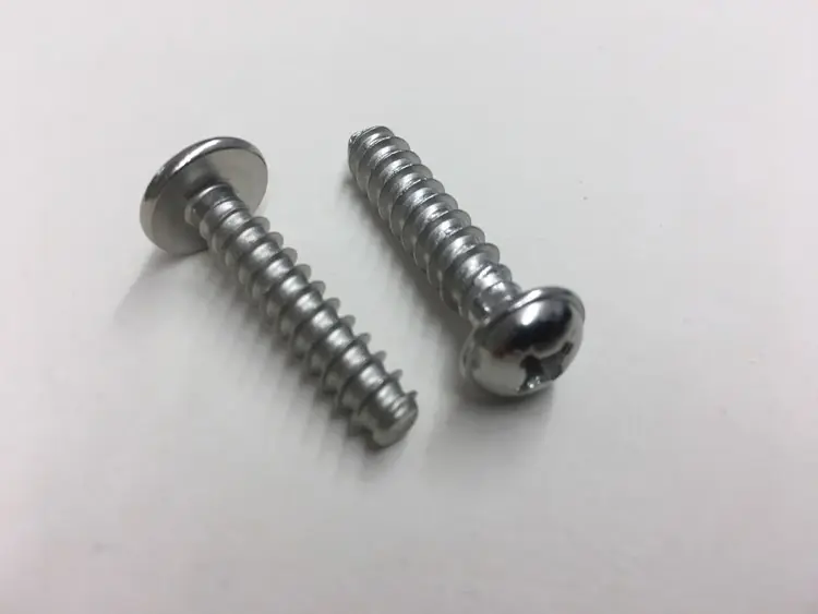 FUSSCHLAUFEN SCHRAUBE M6 x 32 Nur Für Kurze Zeit