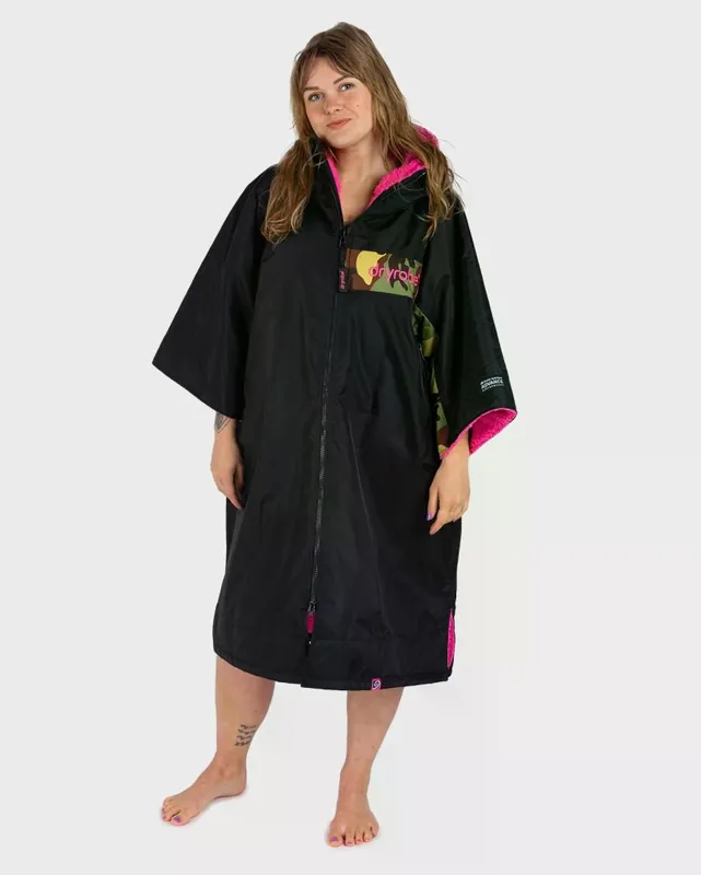 DRYROBE Advance Short Sleeve Schwarz Camo Pink M Kracherpreis